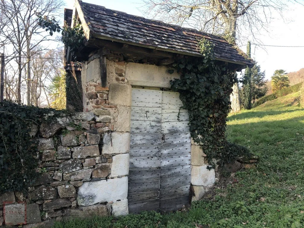 MAISON GRANGE FOUR A PAIN DEPENDANCE