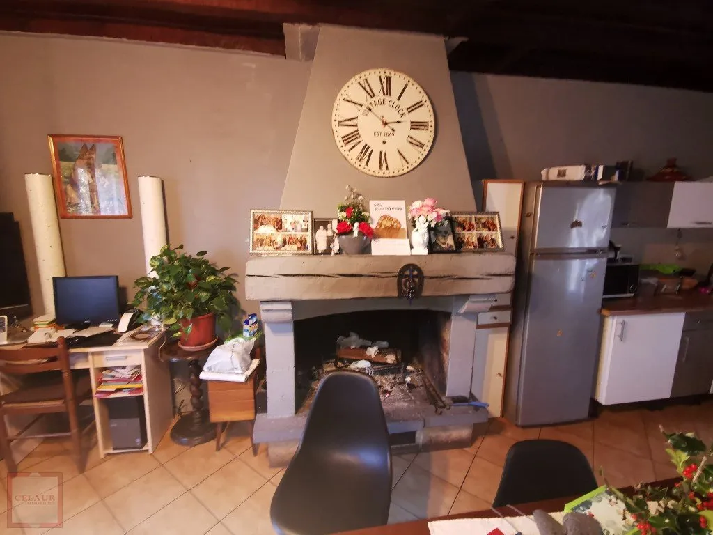 MAISON EN PIERRE ET SON FOUR A PAIN