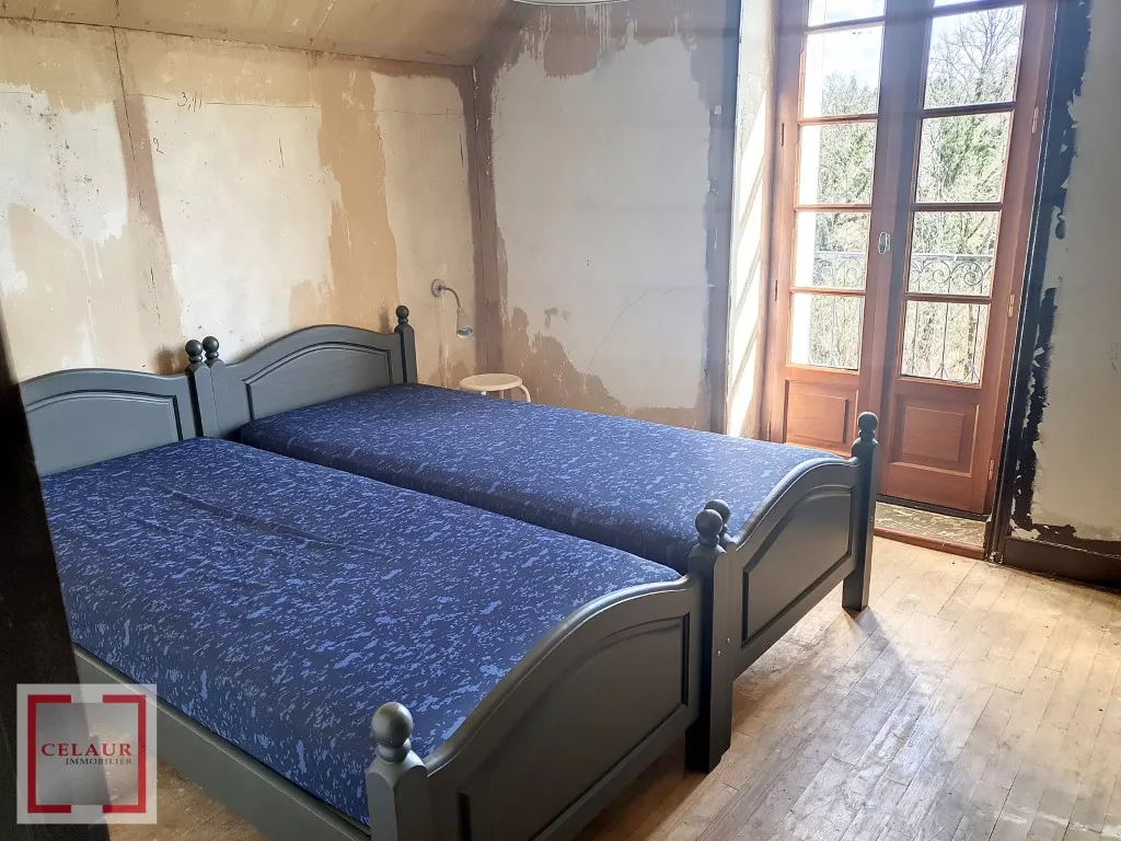 GRANGE AMENAGEE ET MAISON SUR UN TERRAIN DE 13392 M&sup2;