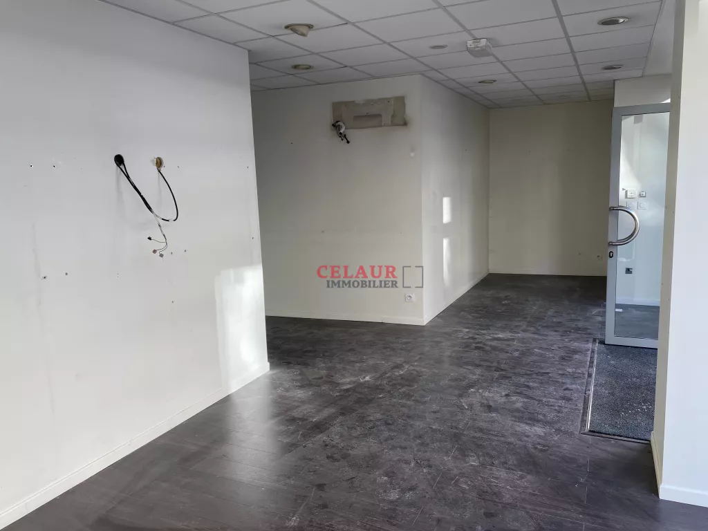 LOCAL 100 m2 AVENUE VICTOR HUGO