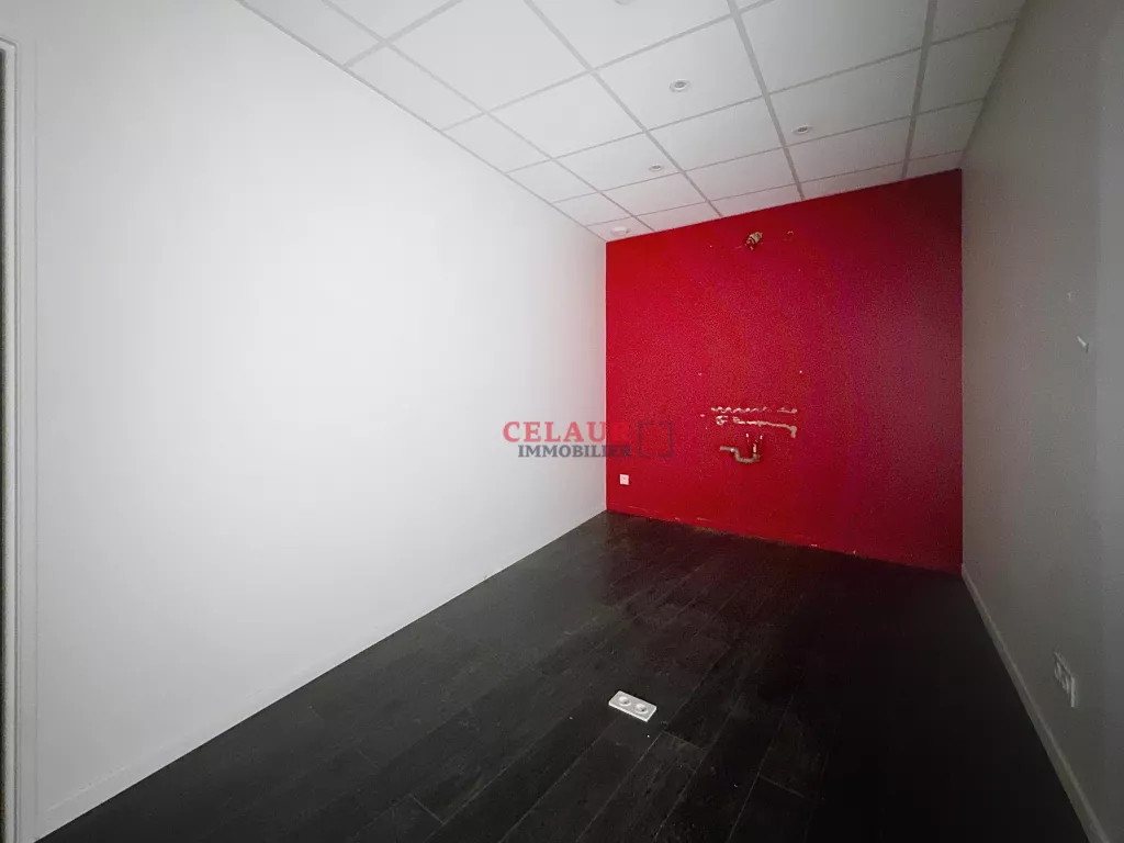 LOCAL 100 m2 AVENUE VICTOR HUGO