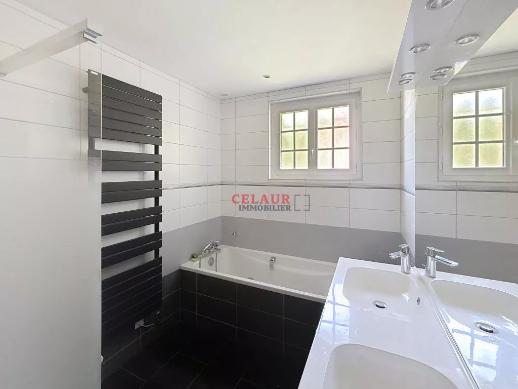 MAISON EN PIERRE DE PLAIN PIED A 2 MN DE BEAULIEU