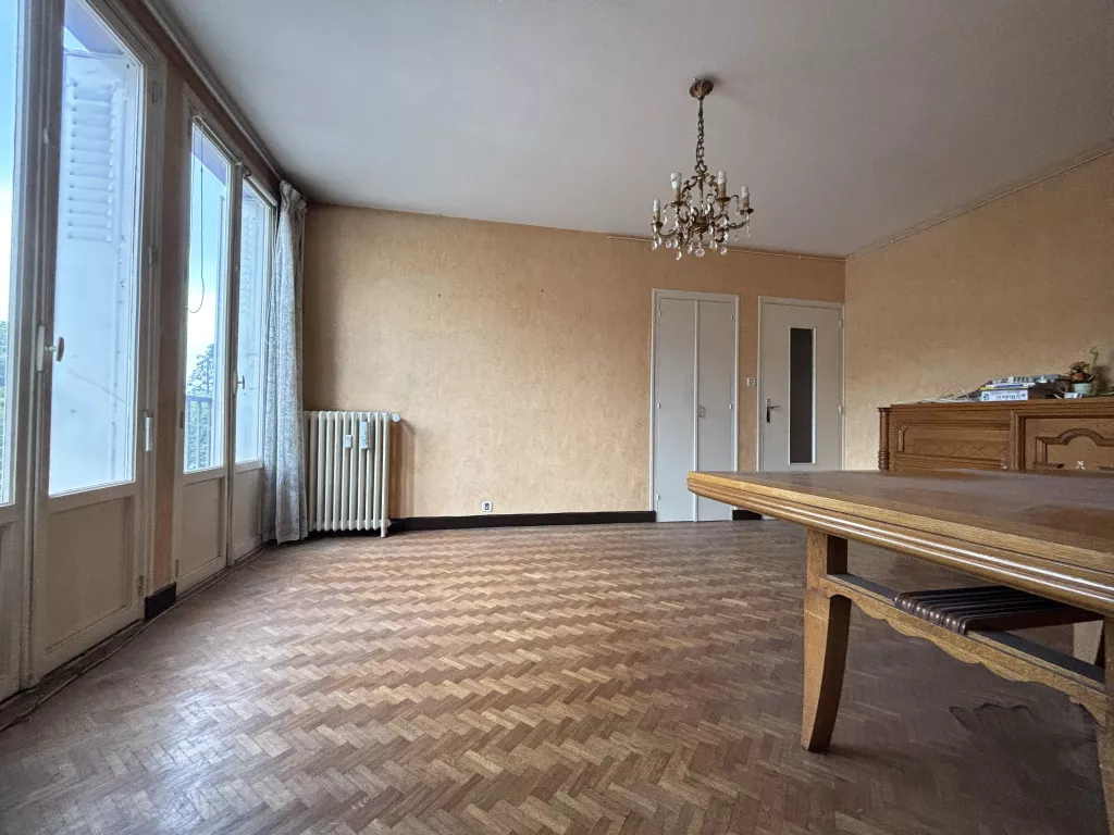 Appartement T3 lumineux &agrave; r&eacute;nover