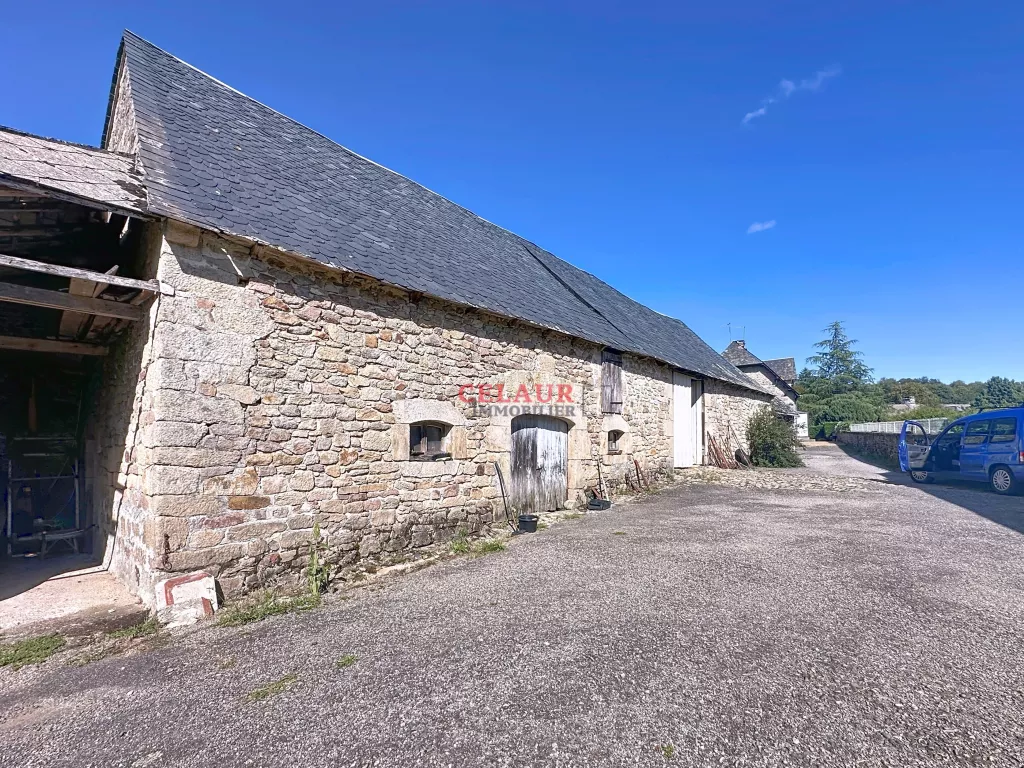 MAISON DE CARACT&Egrave;RE AVEC D&Eacute;PENDANCES ET 1 HECTARE