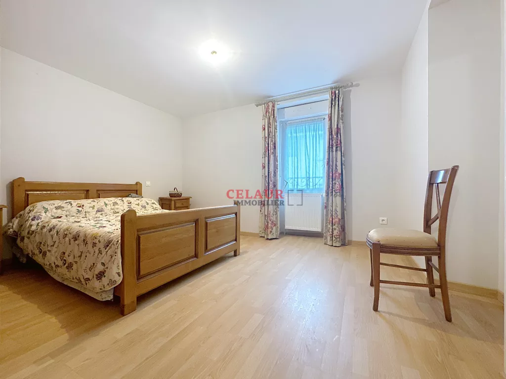 Maison en pierre avec grange