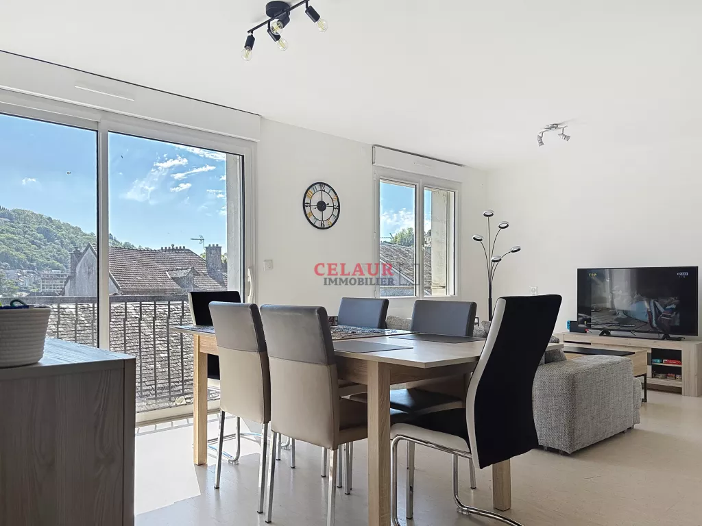 T3 MEUBLE LUMINEUX AVEC STATIONNEMENT - TOUTES CHARGES COMPRISES