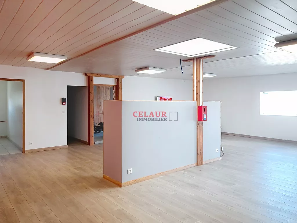 Visibilit&eacute; assur&eacute;e pour ce local professionnel !