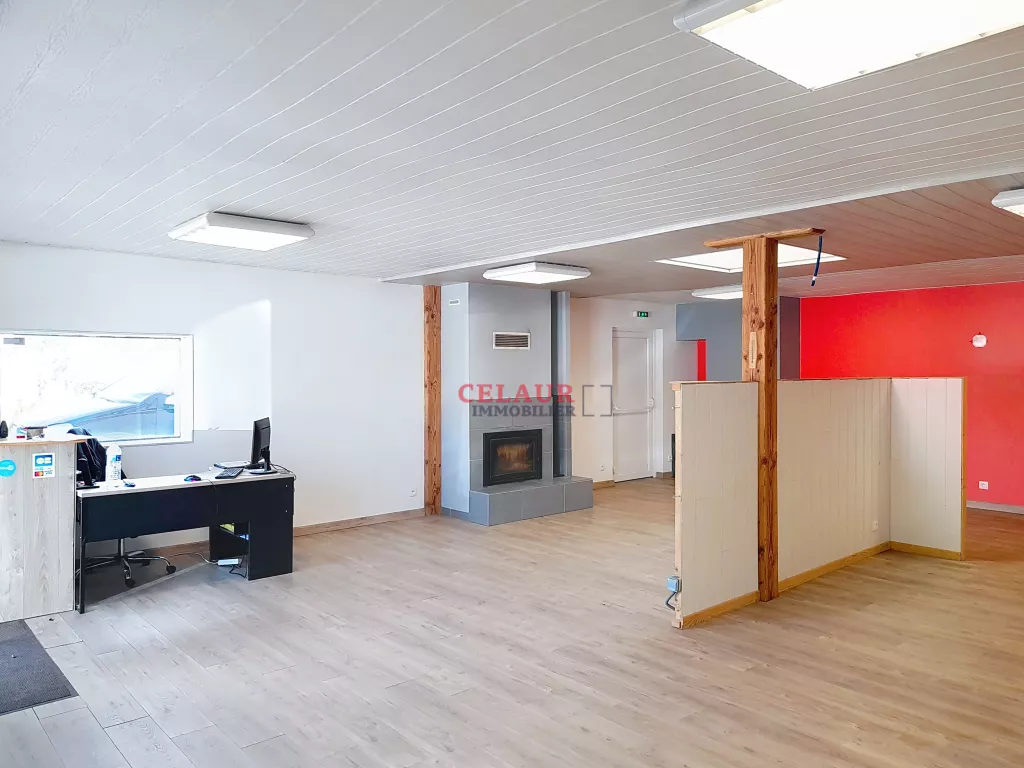 Visibilit&eacute; assur&eacute;e pour ce local professionnel !