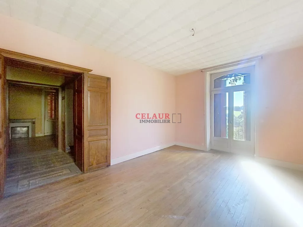 Immeuble de caract&egrave;re &agrave; restaurer