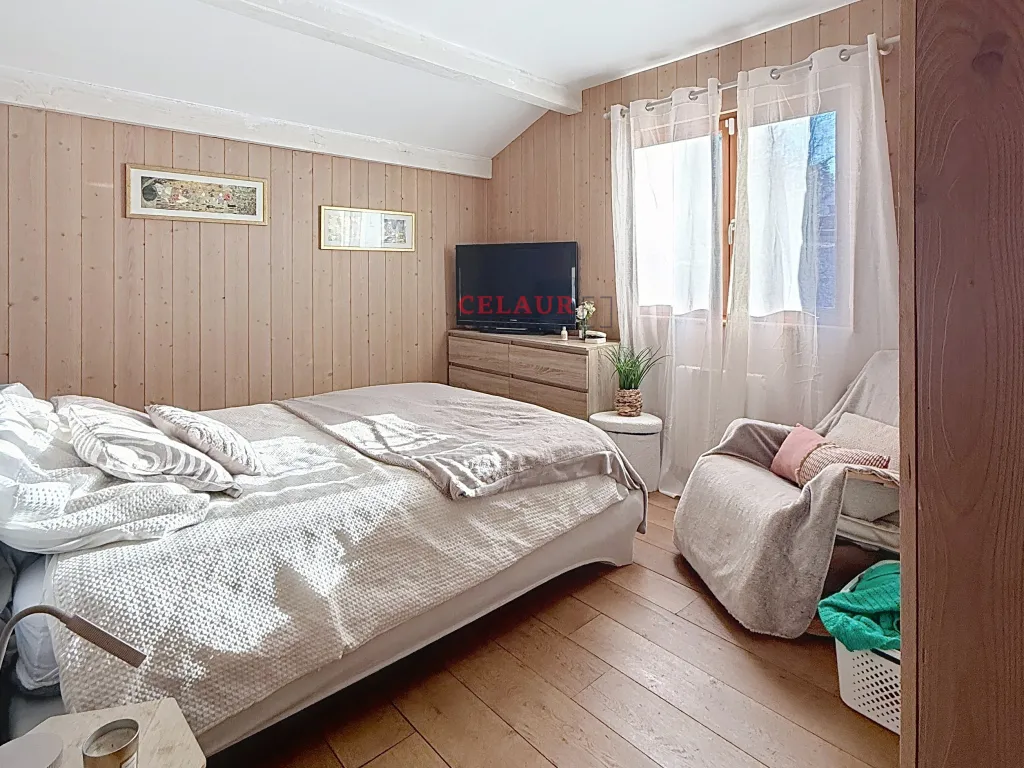 CHALET AU BORD DU LAC