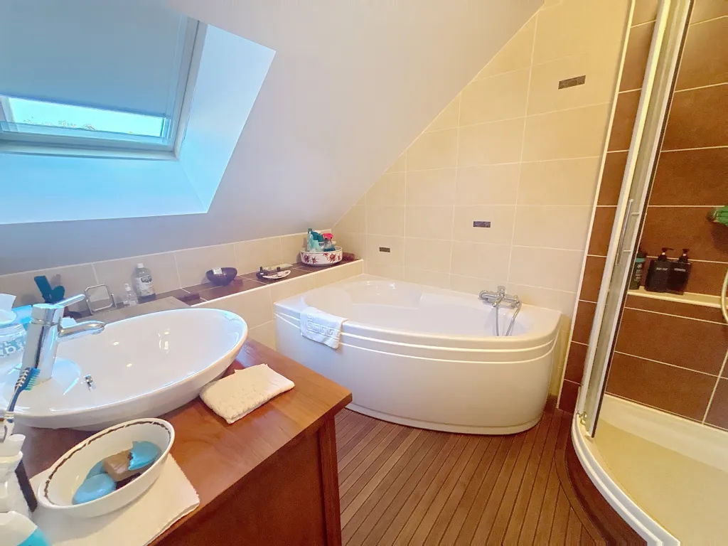 Tr&egrave;s belle long&egrave;re