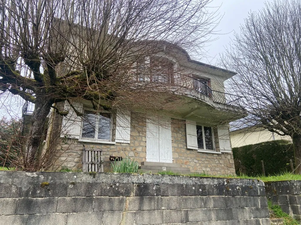 MAISON &Agrave; R&Eacute;NOVER  AVEC VUE SUR LA VALL&Eacute;E