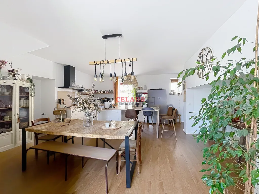 MAISON FAMILIALE R&Eacute;NOV&Eacute;E AVEC VUE