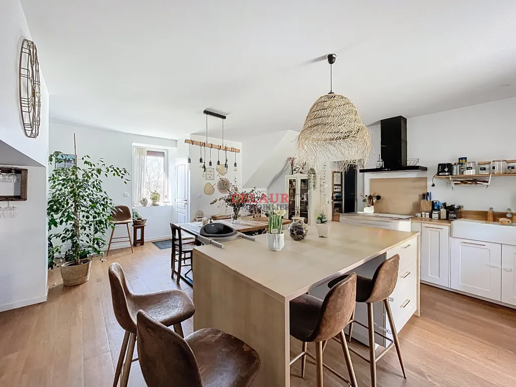 MAISON FAMILIALE R&Eacute;NOV&Eacute;E AVEC VUE