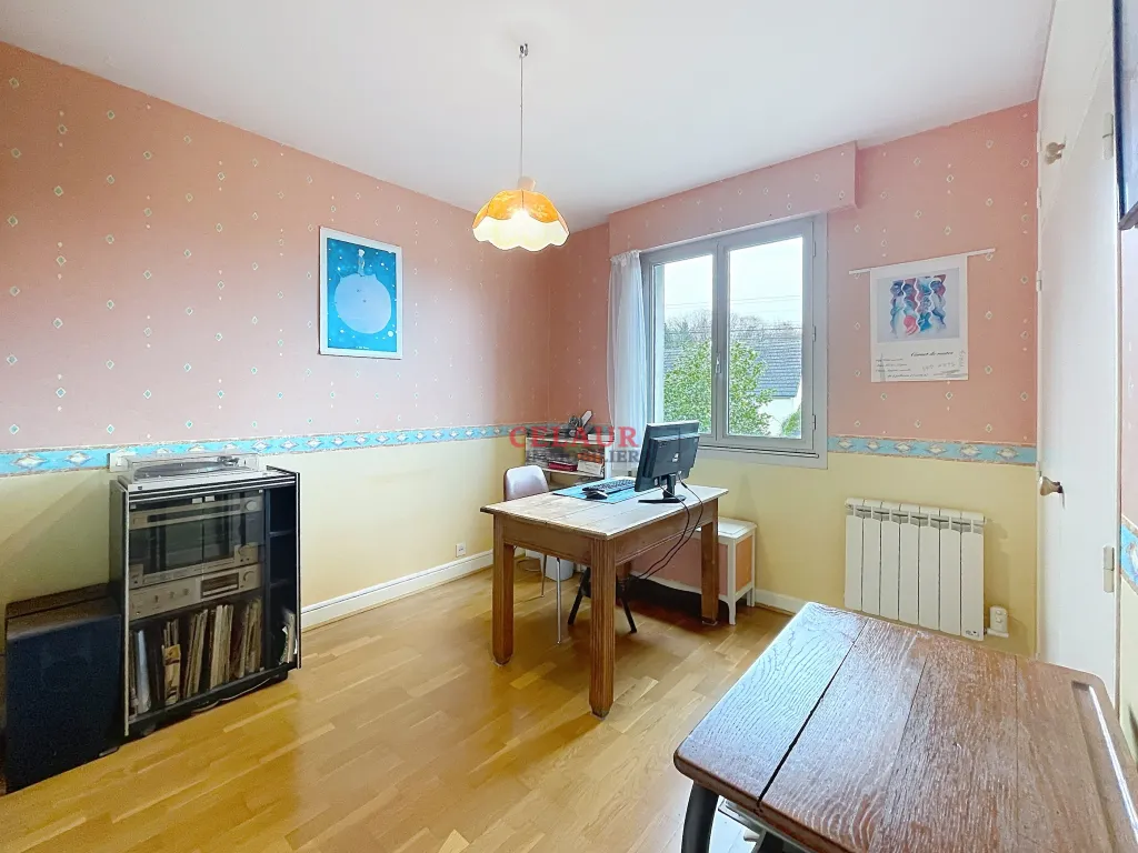 MAISON SPACIEUSE AVEC TERRAIN ET VUE D&Eacute;GAG&Eacute;E