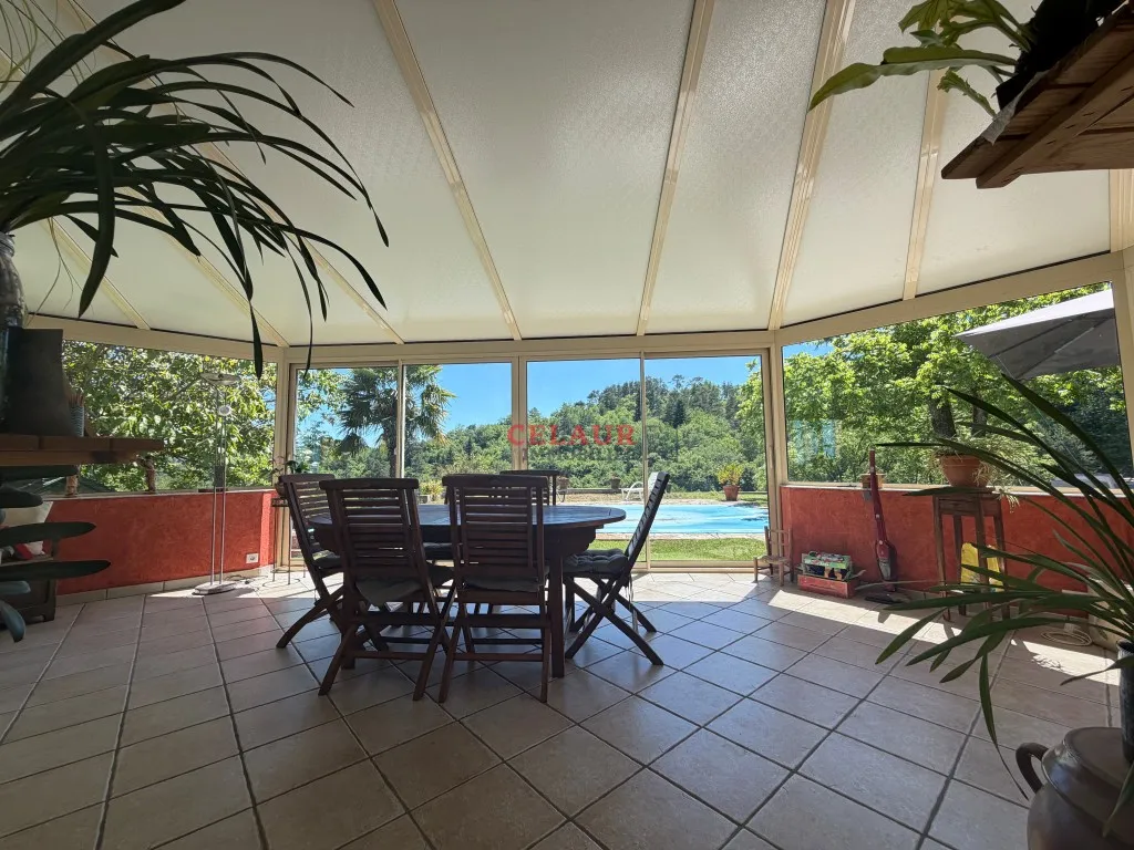 Charmante maison en pierre avec vue, piscine, four &agrave; pain, garage, terrain...