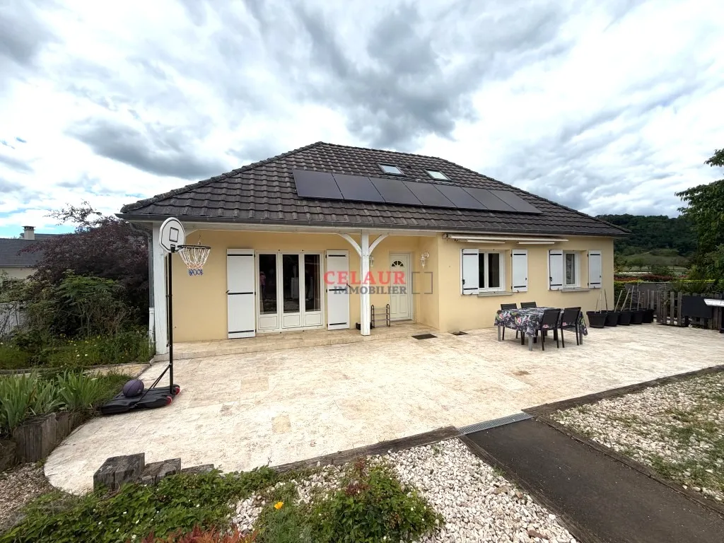 Pavillon proche du centre ville avec piscine