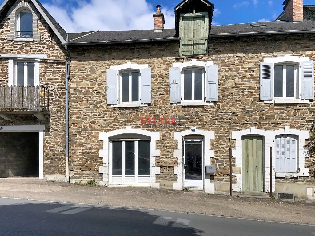 Ensemble en pierres &agrave; r&eacute;nover &agrave; Uzerche