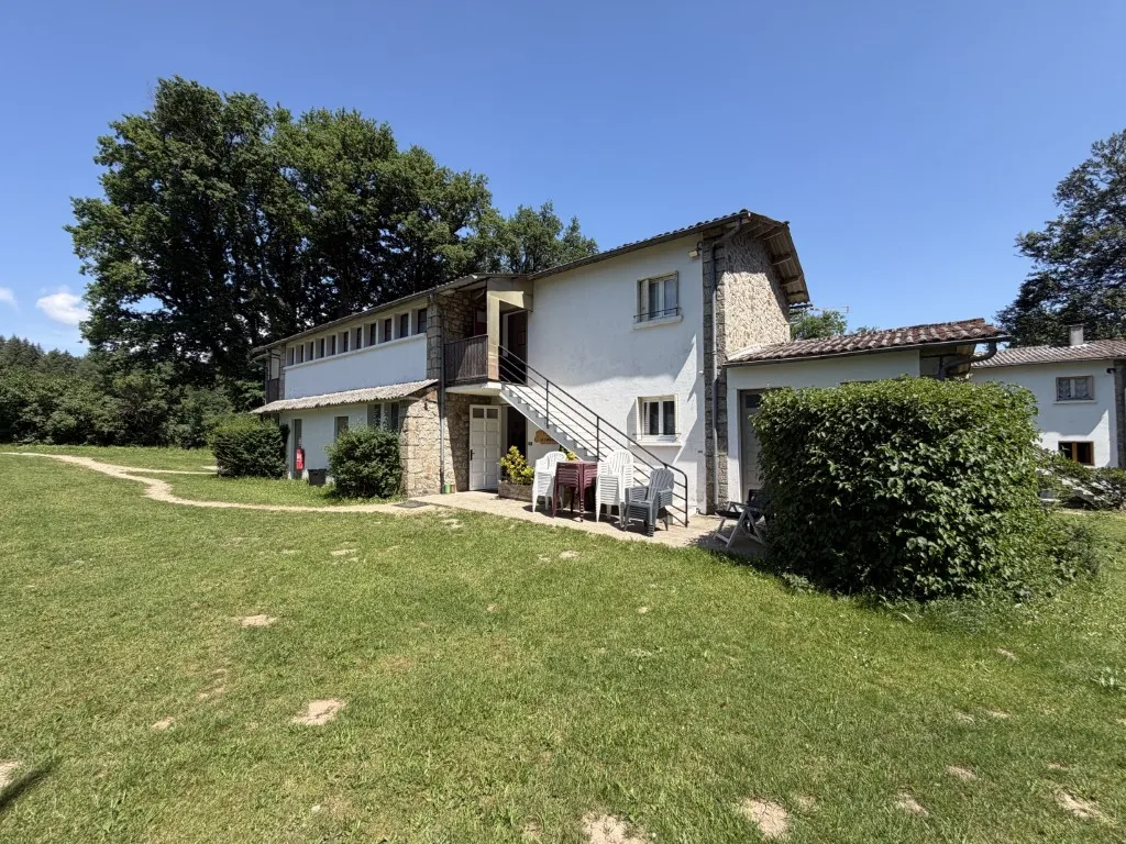 ENSEMBLE IMMOBILIER TOURISTIQUE AVEC FONDS DE COMMERCE SUR 77022m&sup2; DE TERRAIN
